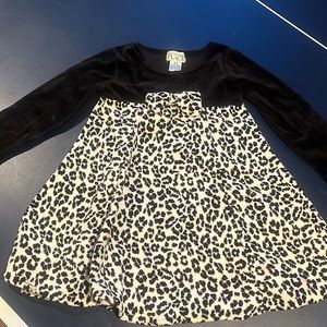 Children’s place vintage girls dress. Black and white color.